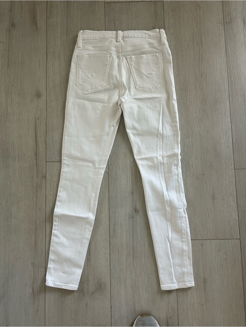 Hudson Jeans White Skinny Denim - Clean Back Pocket Detail